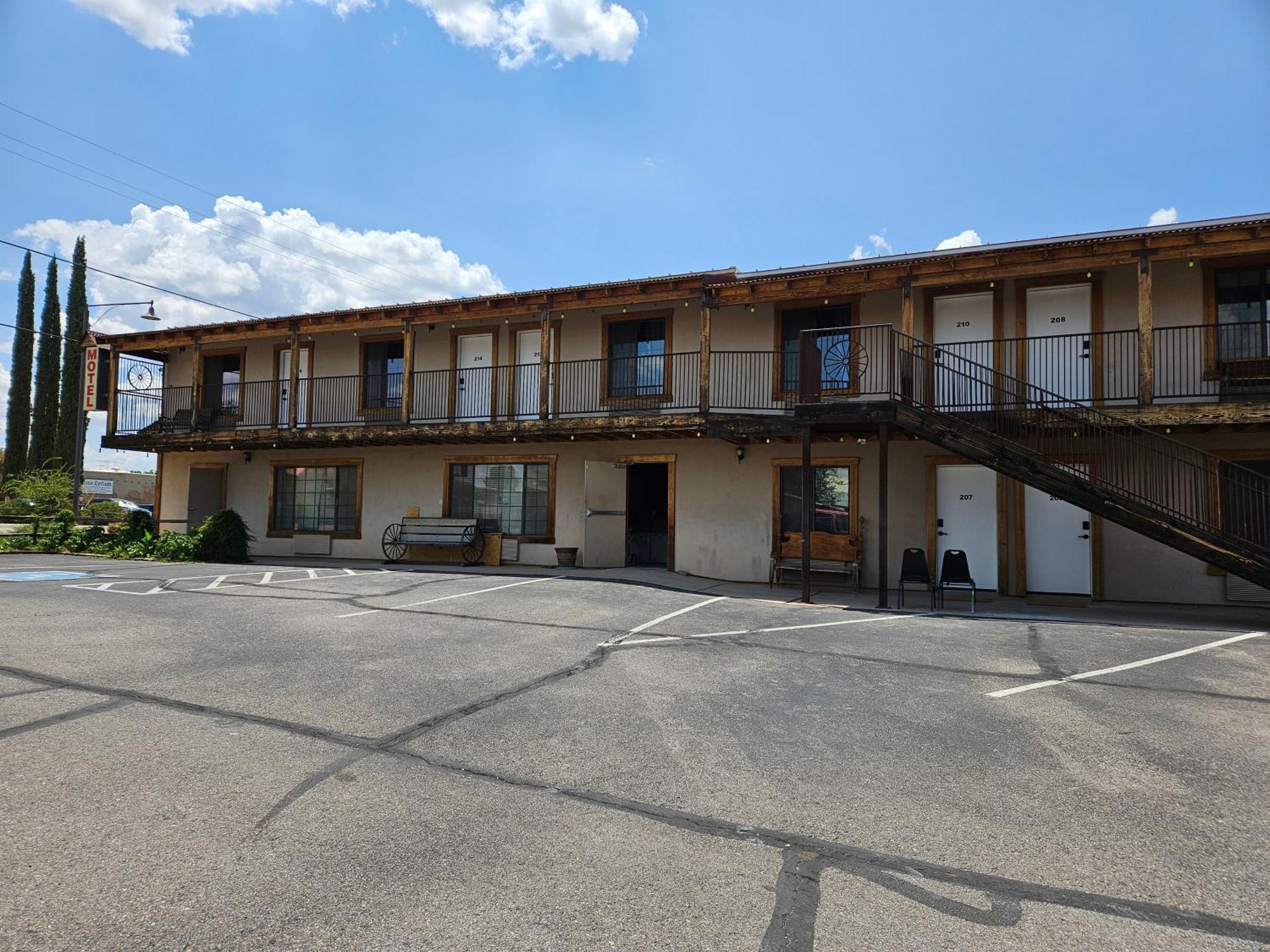 Tombstone Motel Exterior photo